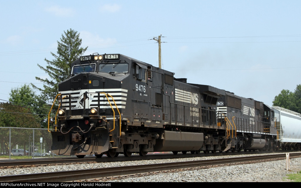 NS 9476 leads train 159 southbound